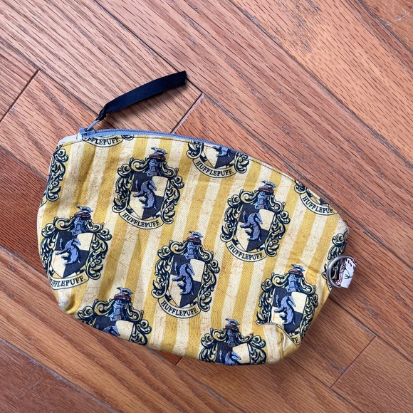 Handmade HufflePuff / Hogwarts Cosmetic Case - Picture 2 of 4